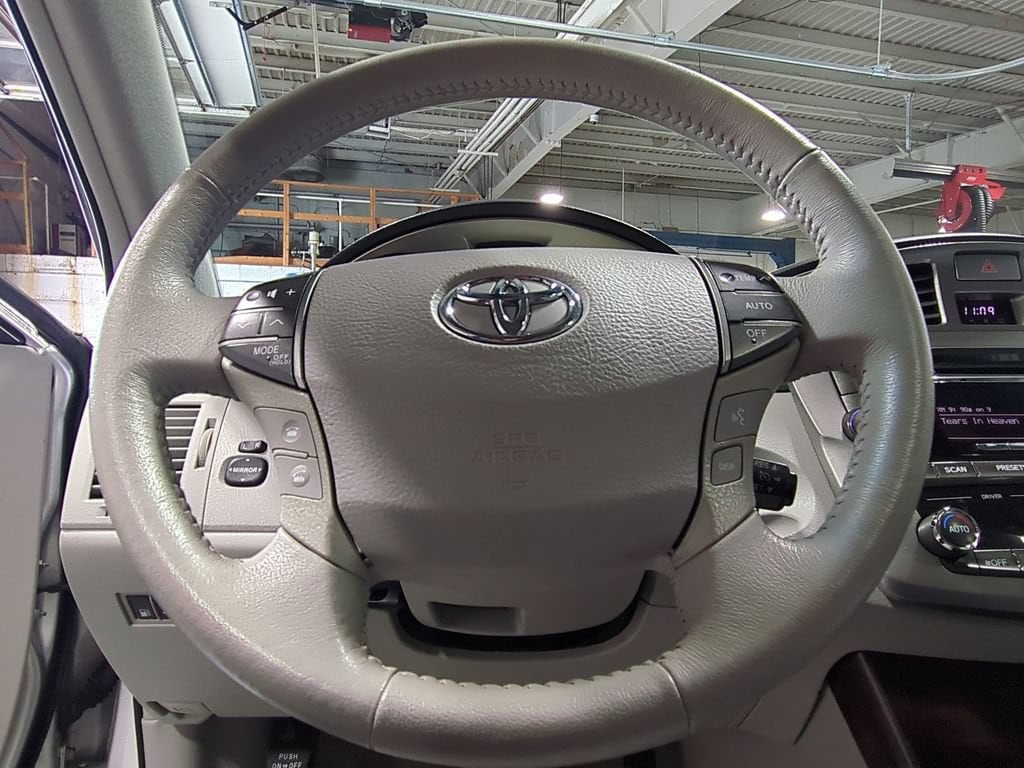 Thumbnail: 2011 Toyota Avalon - 30