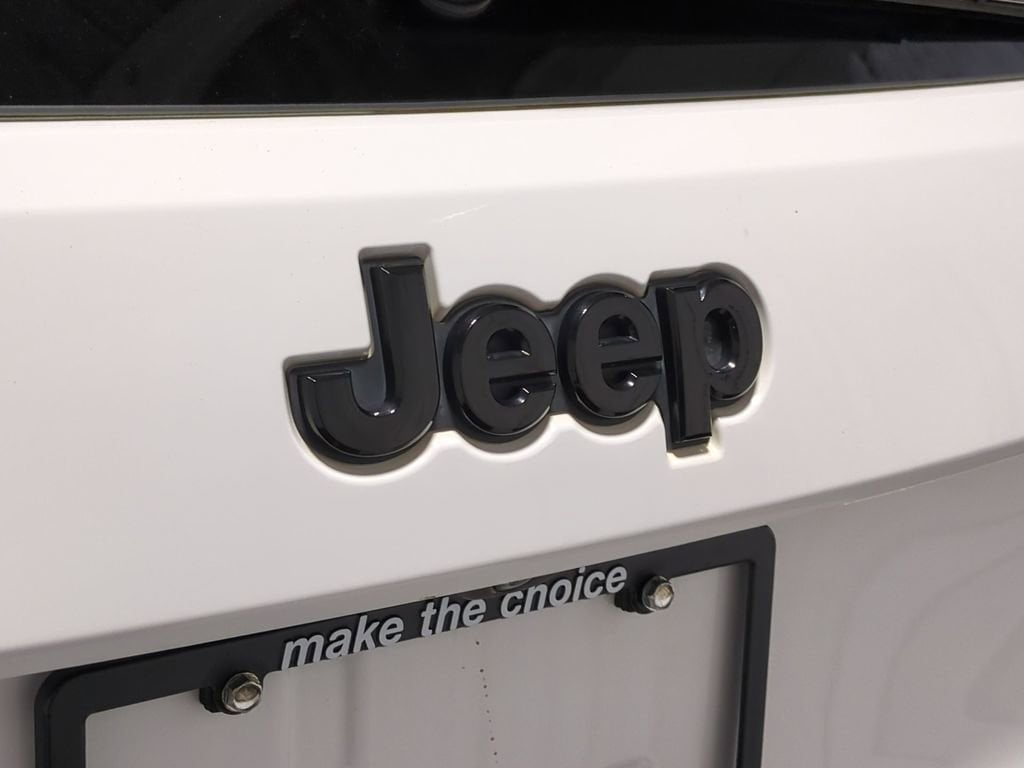 Thumbnail: 2015 Jeep Grand Cherokee - 14