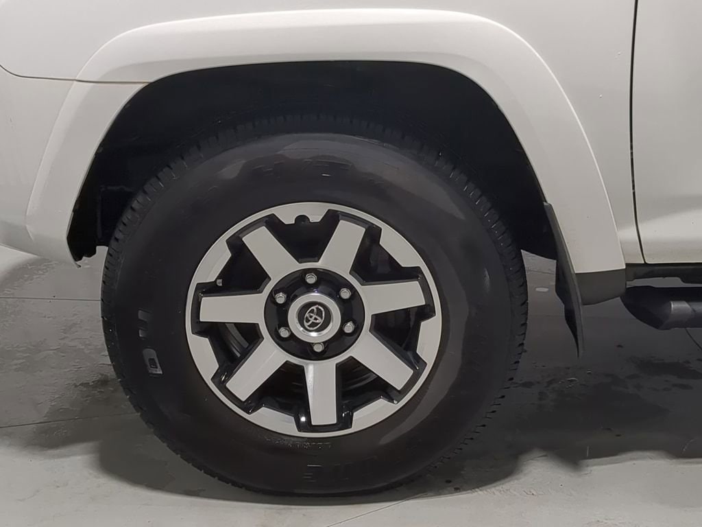 Thumbnail: 2023 Toyota 4Runner - 16