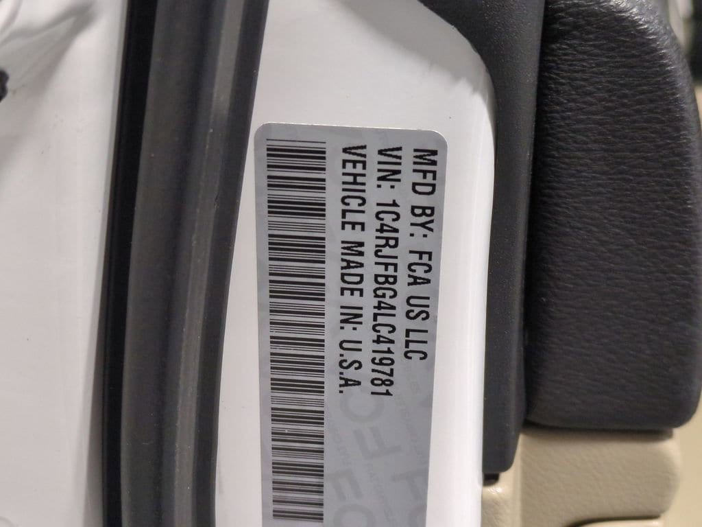 Thumbnail: 2020 Jeep Grand Cherokee - 43