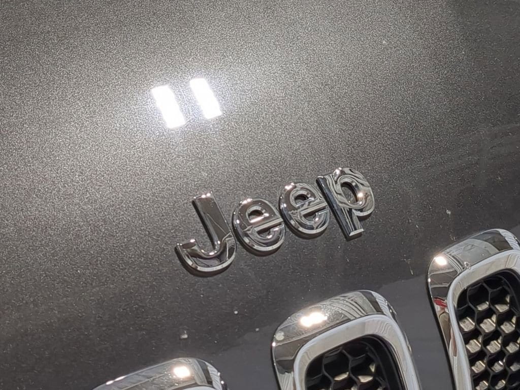 Thumbnail: 2016 Jeep Cherokee - 14