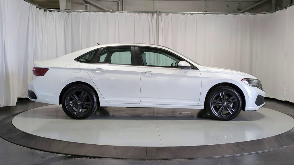 Thumbnail: 2023 Volkswagen Jetta - 9