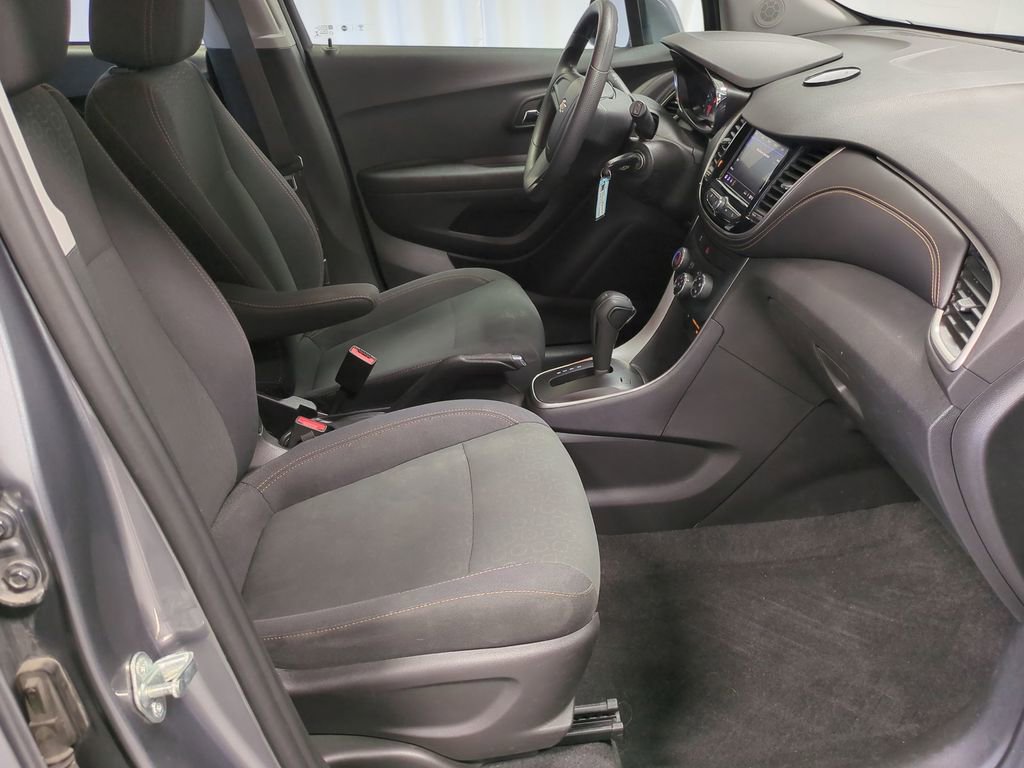 2020 Chevrolet Trax LS 23