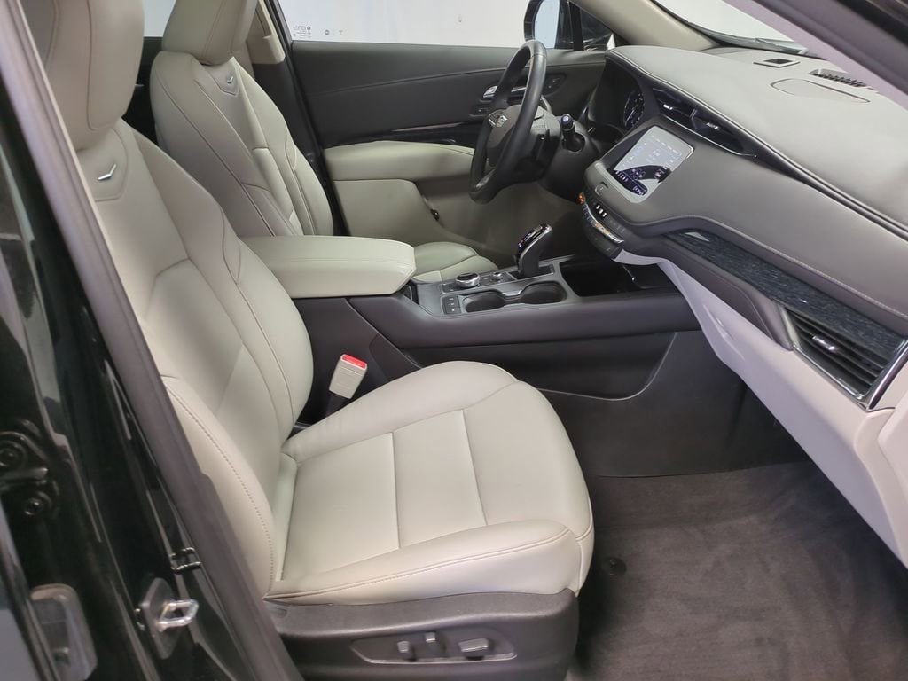 2022 Cadillac XT4 Premium Luxury 24