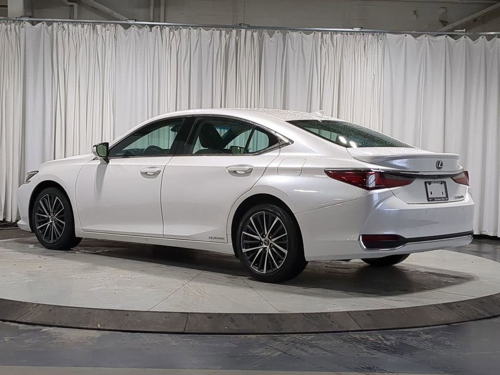 Thumbnail: 2022 Lexus ES - 15