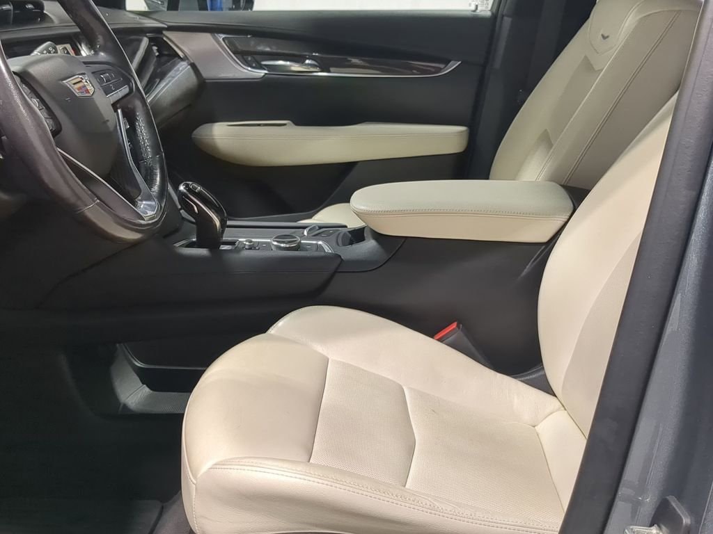 Thumbnail: 2021 Cadillac XT6 - 30