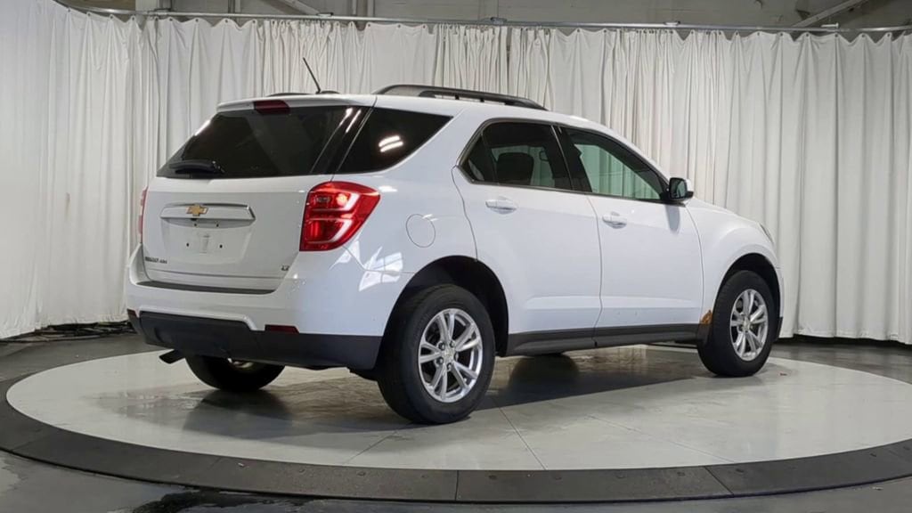 Thumbnail: 2017 Chevrolet Equinox - 10