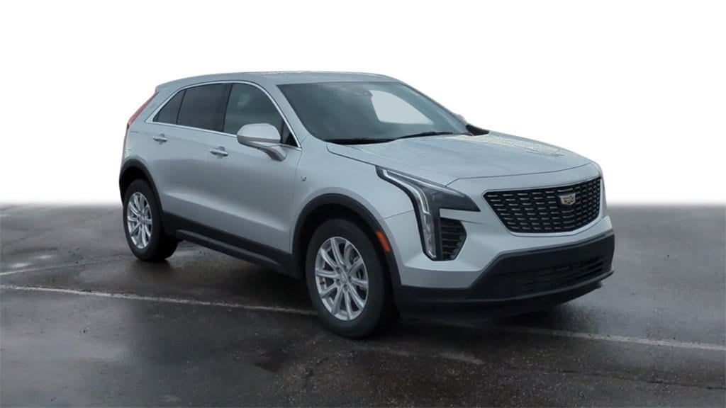 Used 2022 Cadillac XT4 Luxury with VIN 1GYFZBR45NF132879 for sale in Troy, MI