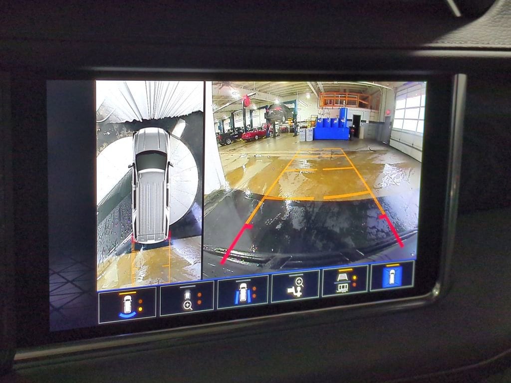 Thumbnail: 2024 GMC Yukon - 36