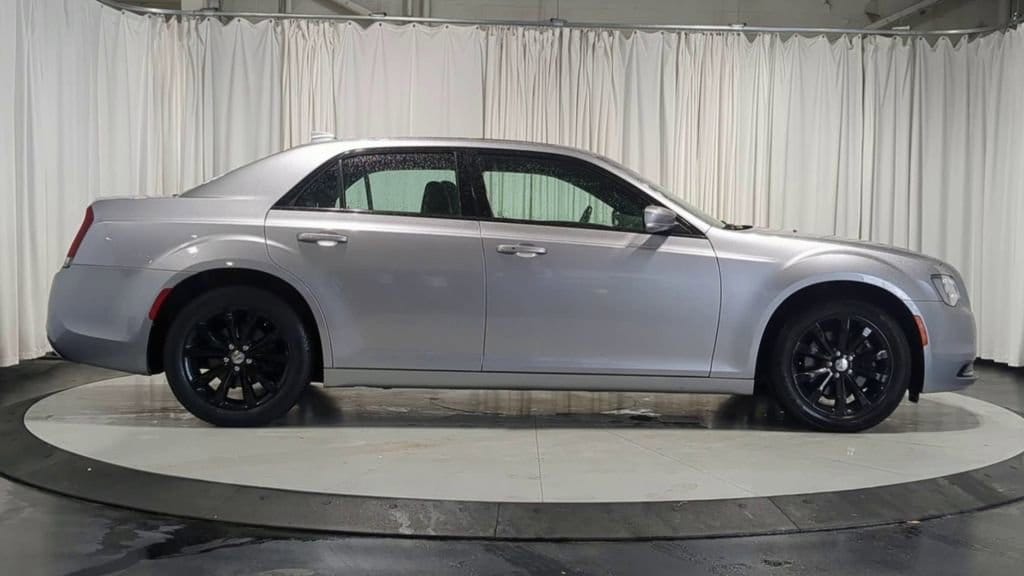 Thumbnail: 2018 Chrysler 300 - 11