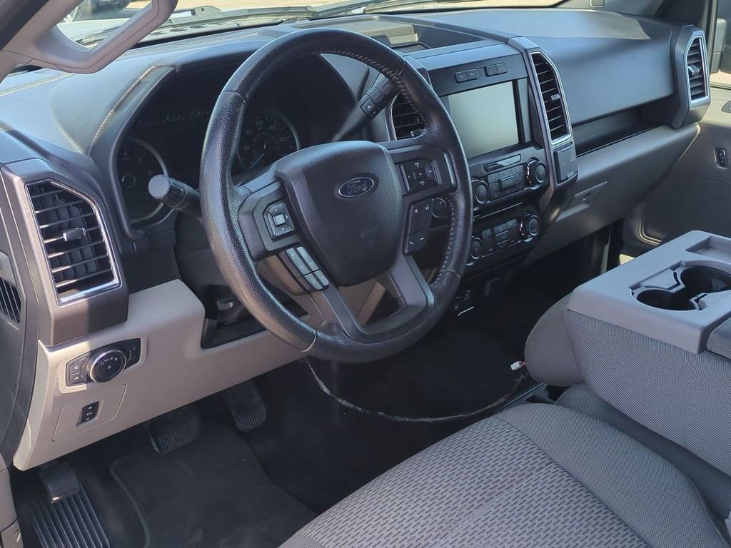 2015 Ford F-150 XLT photo 2