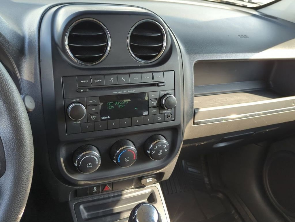 Thumbnail: 2016 Jeep Patriot - 32
