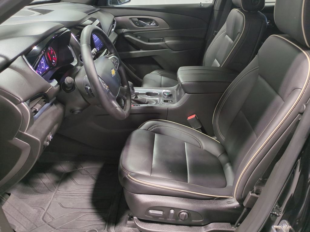 Thumbnail: 2023 Chevrolet Traverse - 16