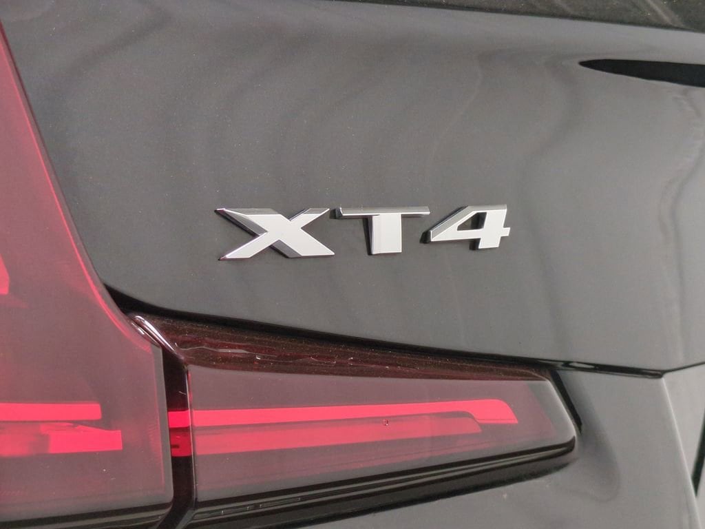 2022 Cadillac XT4 Premium Luxury 15