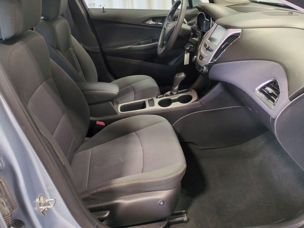 Thumbnail: 2017 Chevrolet Cruze - 19