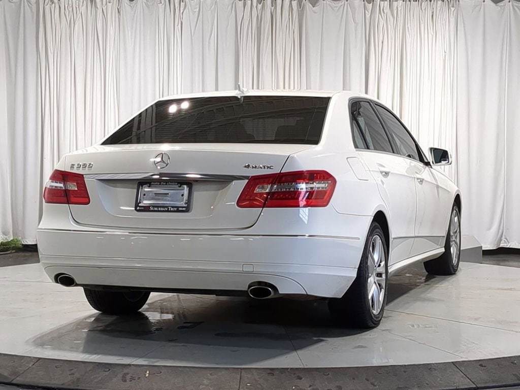 Thumbnail: 2011 Mercedes-Benz E-Class - 16