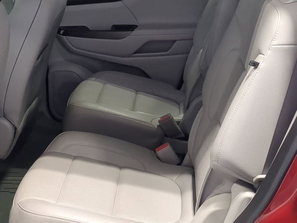Thumbnail: 2023 GMC Acadia - 18