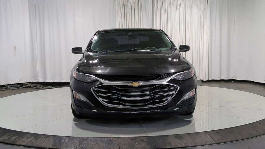 Thumbnail: 2019 Chevrolet Malibu - 3