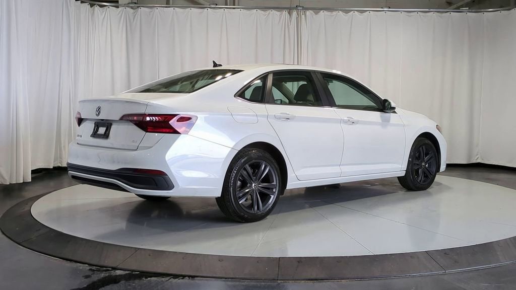 Thumbnail: 2023 Volkswagen Jetta - 8