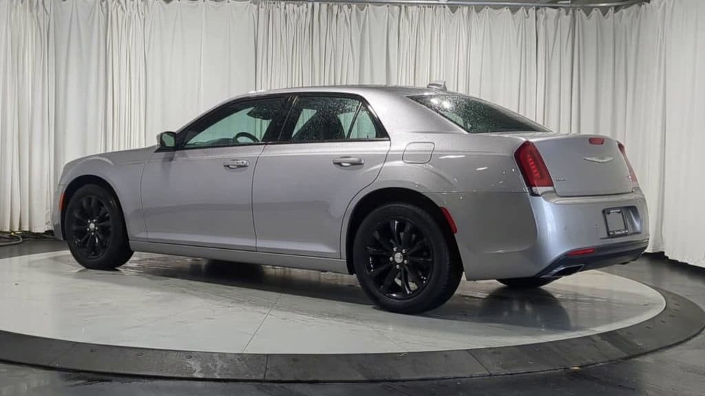 Thumbnail: 2018 Chrysler 300 - 8