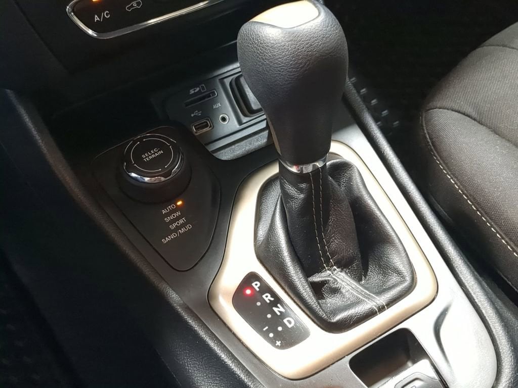 Thumbnail: 2016 Jeep Cherokee - 34