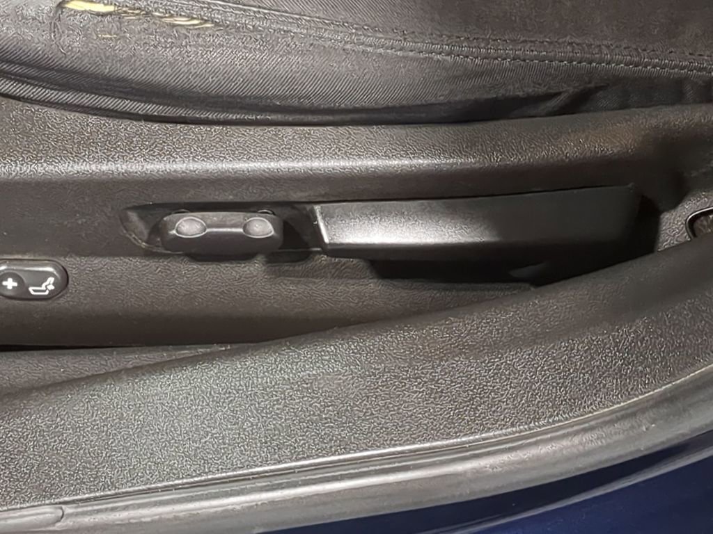 Thumbnail: 2011 Chevrolet Malibu - 21