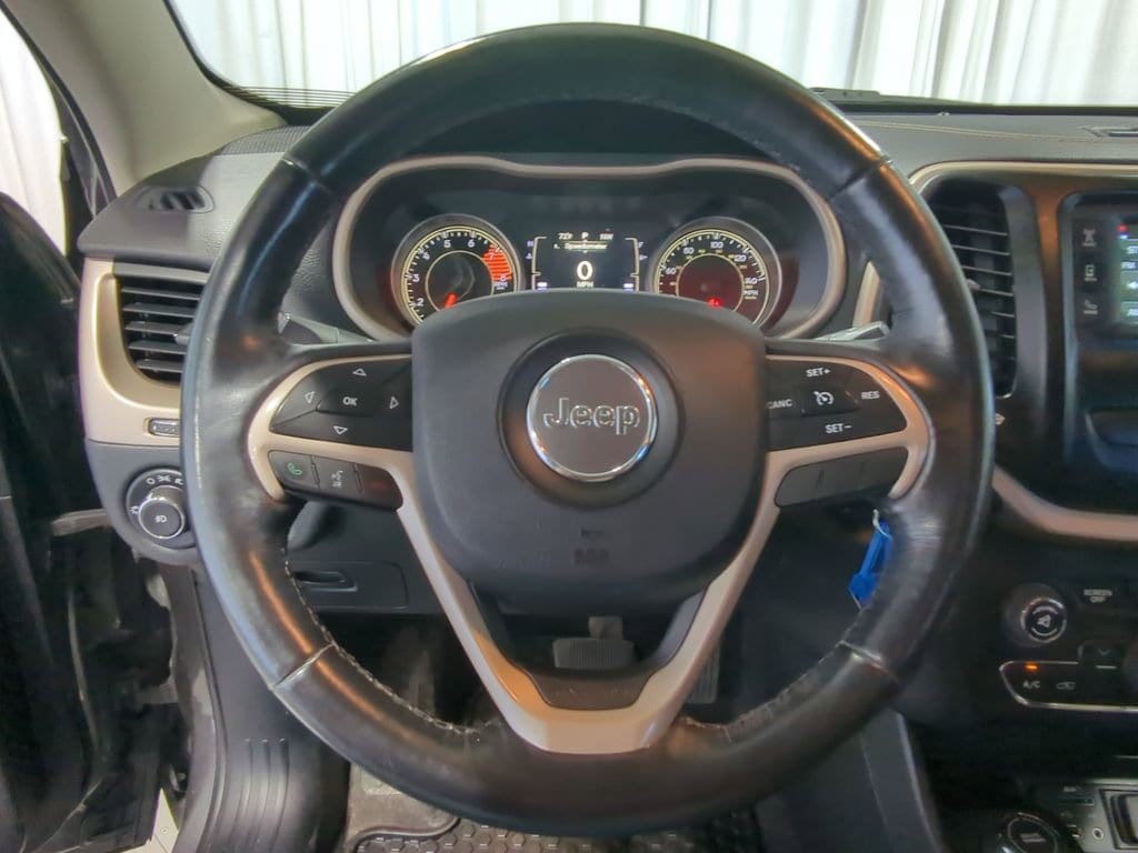 Thumbnail: 2016 Jeep Cherokee - 26