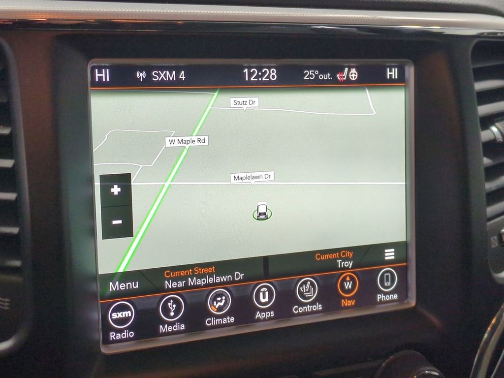 Thumbnail: 2018 Jeep Grand Cherokee - 28