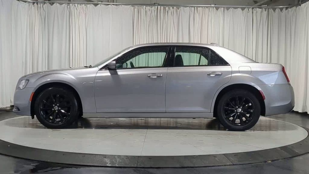 Thumbnail: 2018 Chrysler 300 - 6
