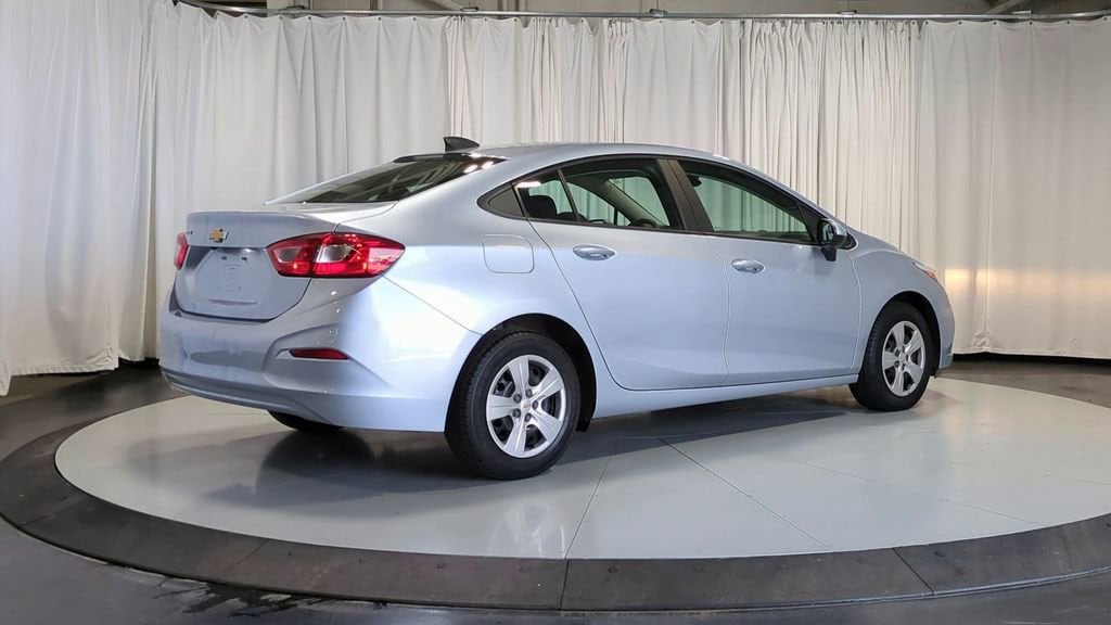 Thumbnail: 2017 Chevrolet Cruze - 8