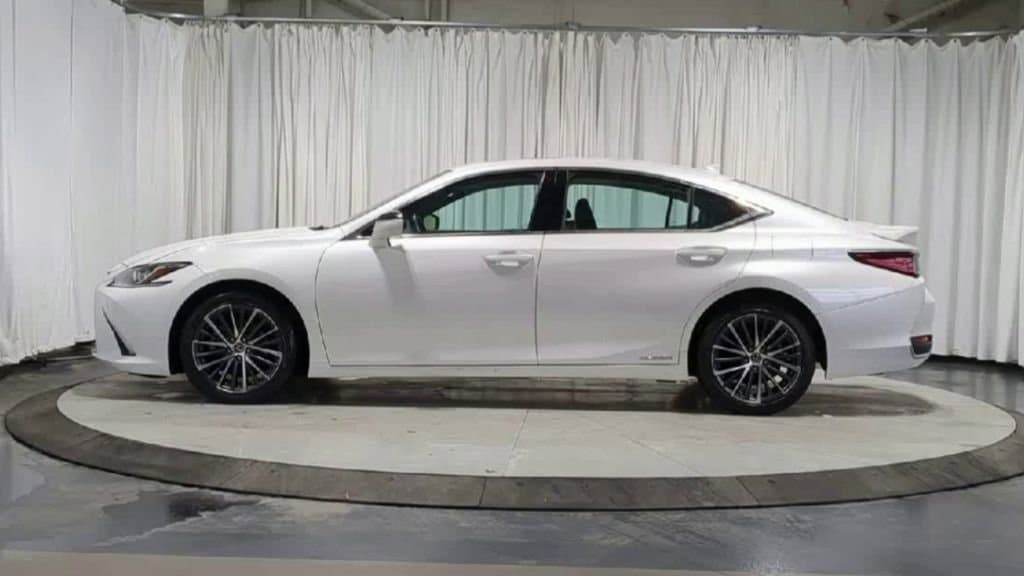 Thumbnail: 2022 Lexus ES - 6