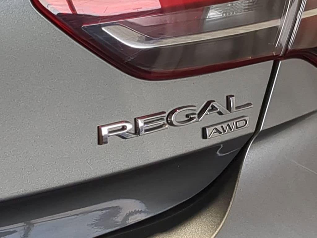 Thumbnail: 2018 Buick Regal - 16