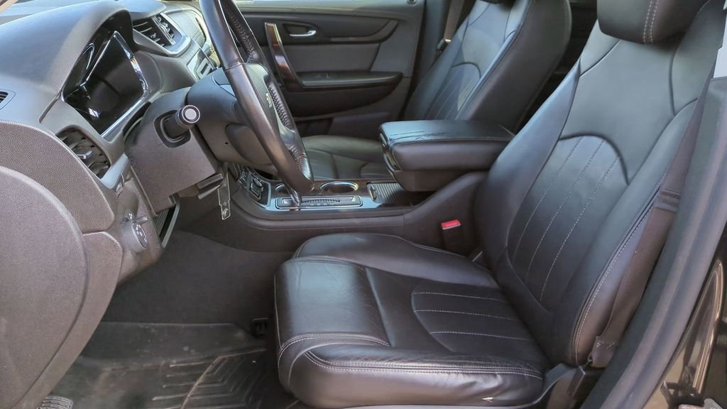 Thumbnail: 2017 Chevrolet Traverse - 16