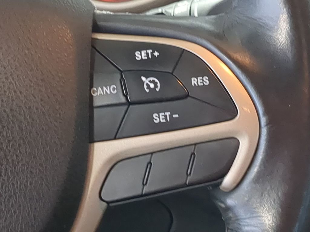 Thumbnail: 2016 Jeep Cherokee - 28