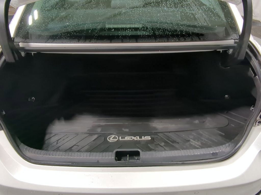 Thumbnail: 2022 Lexus ES - 45