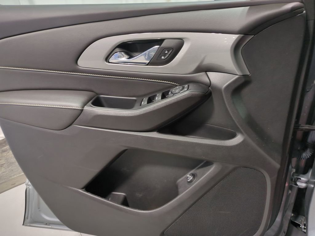 Thumbnail: 2023 Chevrolet Traverse - 30