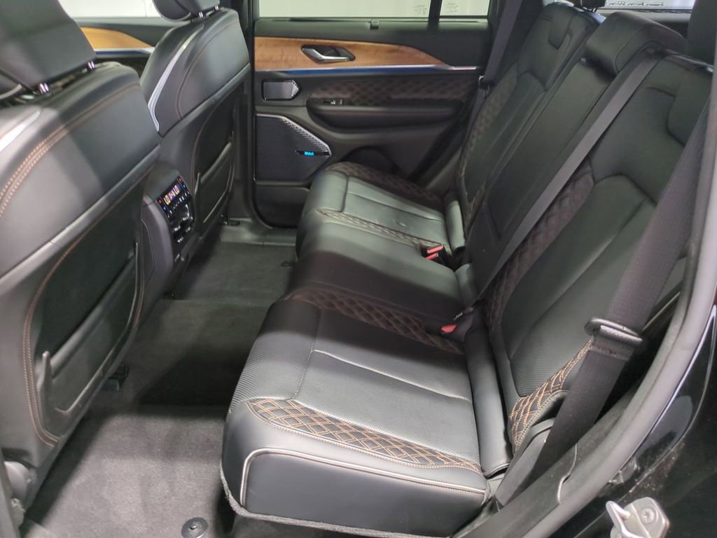 Thumbnail: 2022 Jeep Grand Cherokee - 22