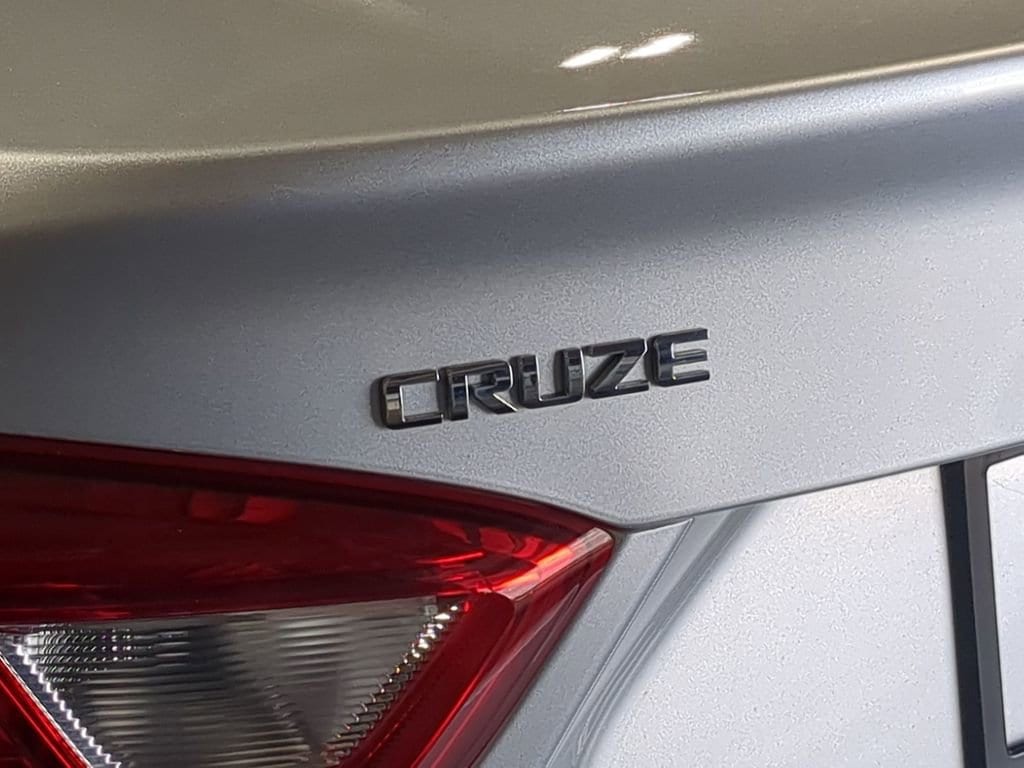 Thumbnail: 2019 Chevrolet Cruze - 16