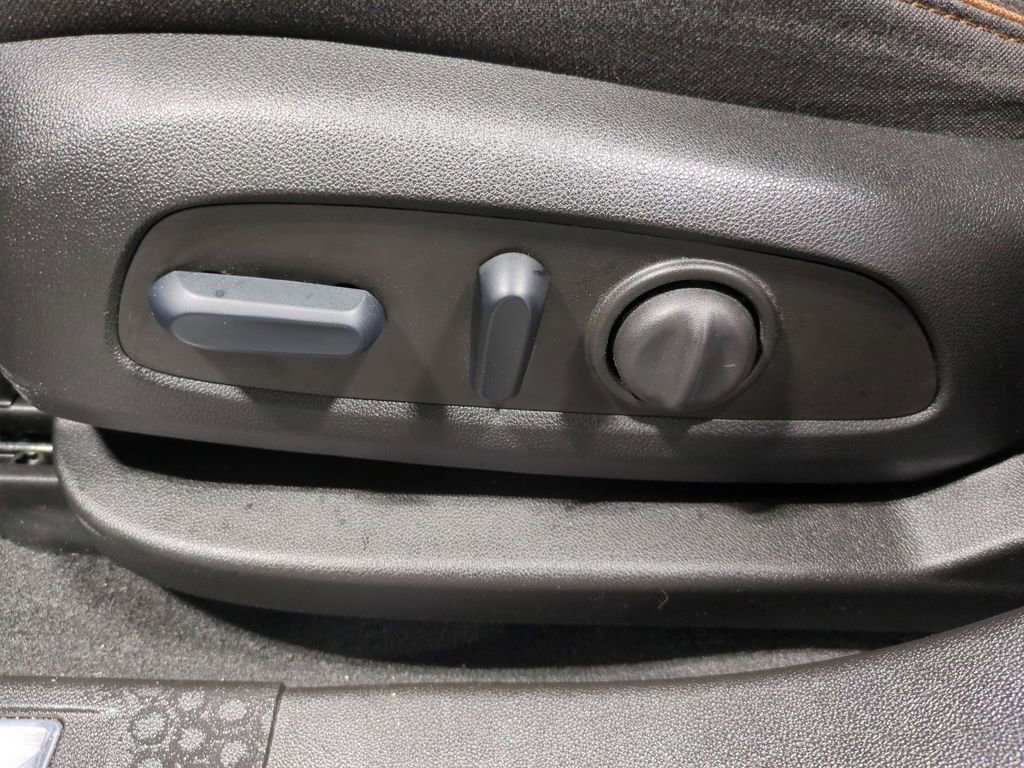 Thumbnail: 2023 GMC Acadia - 21