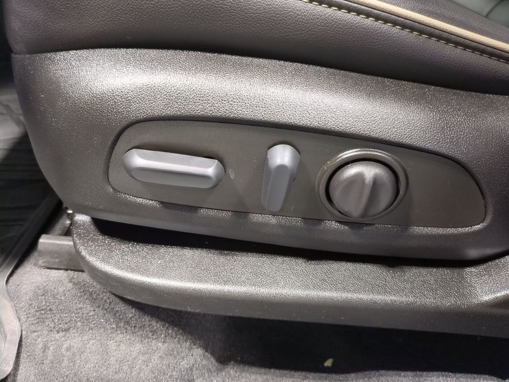 Thumbnail: 2023 Chevrolet Traverse - 17