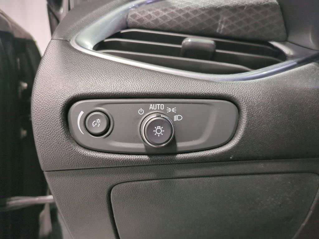 Thumbnail: 2019 Chevrolet Malibu - 32