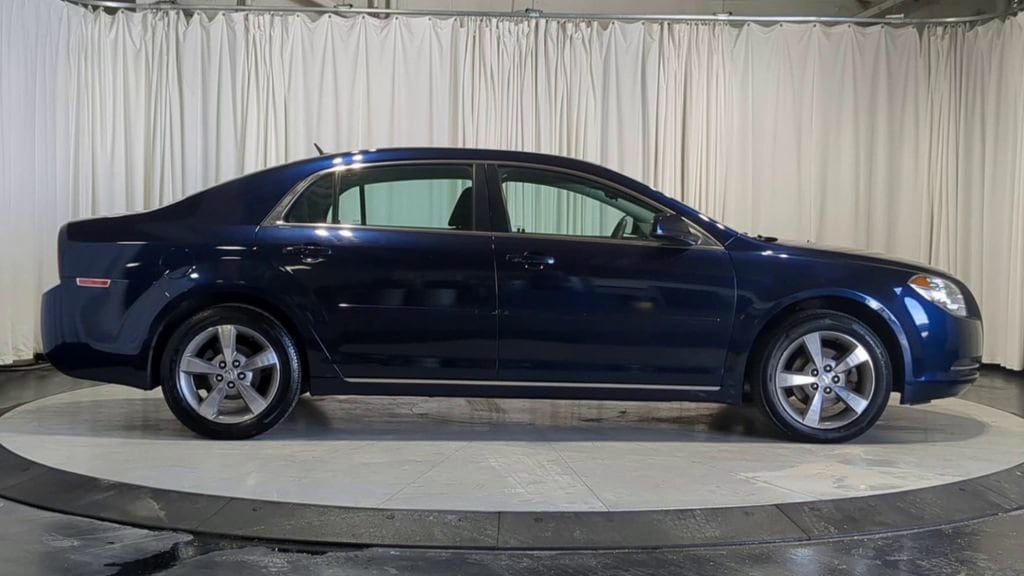 Thumbnail: 2011 Chevrolet Malibu - 11