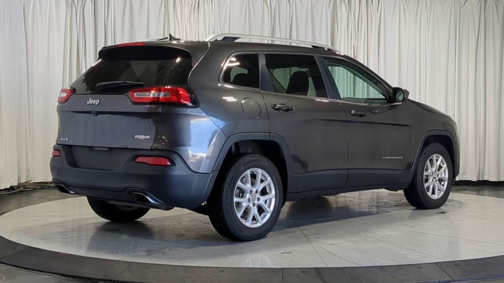 Thumbnail: 2016 Jeep Cherokee - 9