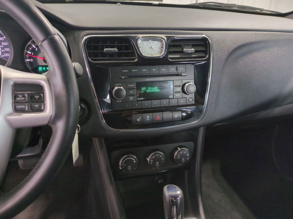 Thumbnail: 2014 Chrysler 200 - 29