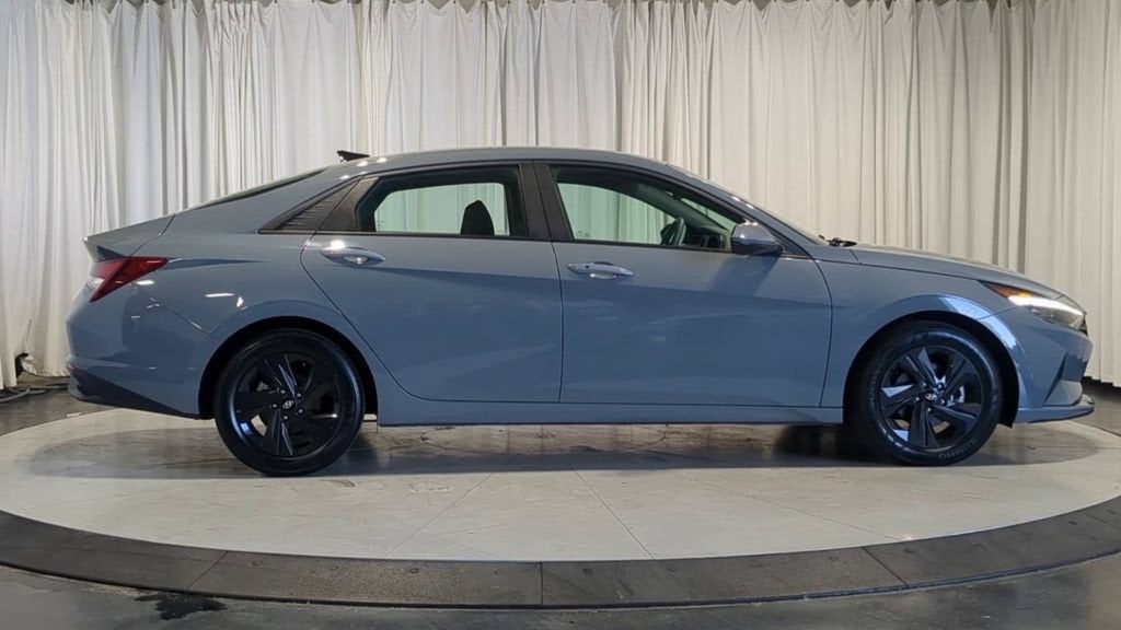 Thumbnail: 2021 Hyundai Elantra - 11