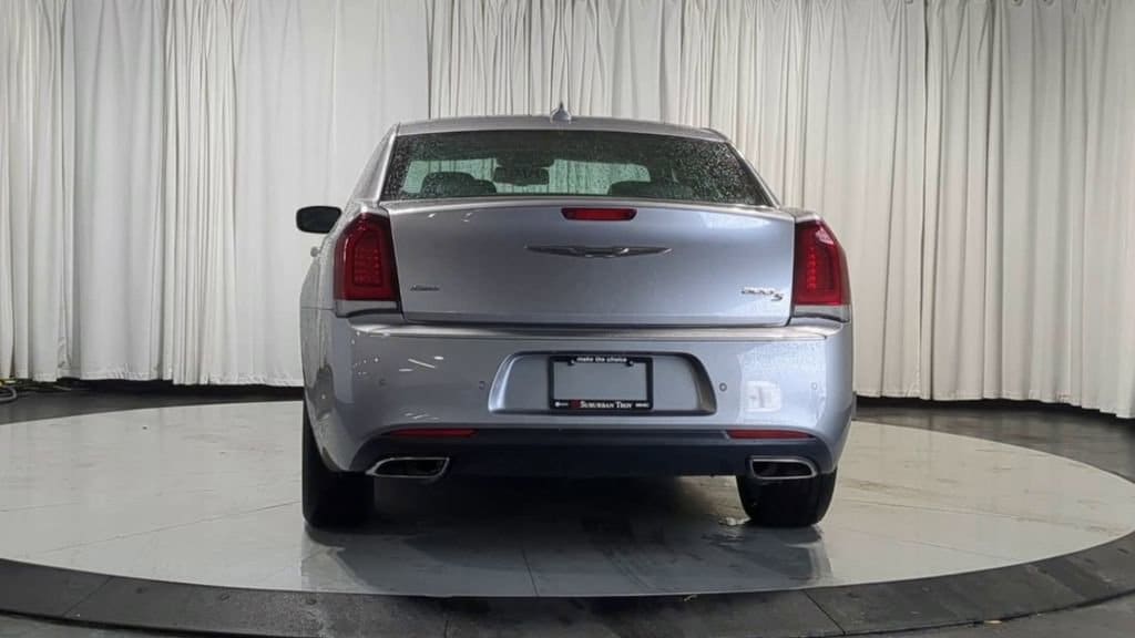 Thumbnail: 2018 Chrysler 300 - 9
