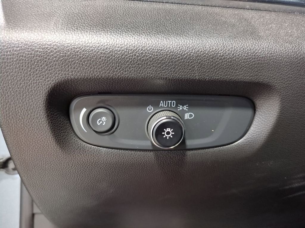 Thumbnail: 2023 Chevrolet Traverse - 28