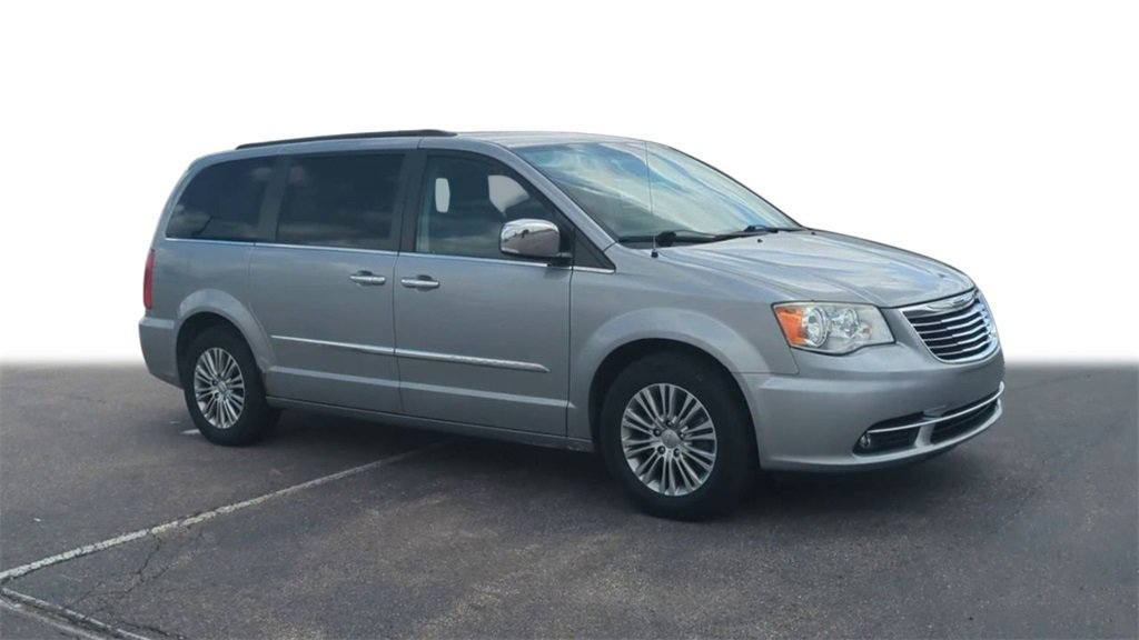 Used 2014 Chrysler Town & Country Touring-L with VIN 2C4RC1CG2ER460769 for sale in Troy, MI