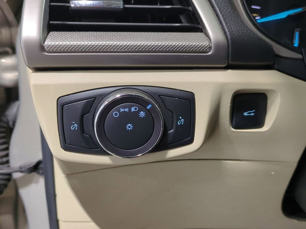 Thumbnail: 2015 Ford Fusion - 32