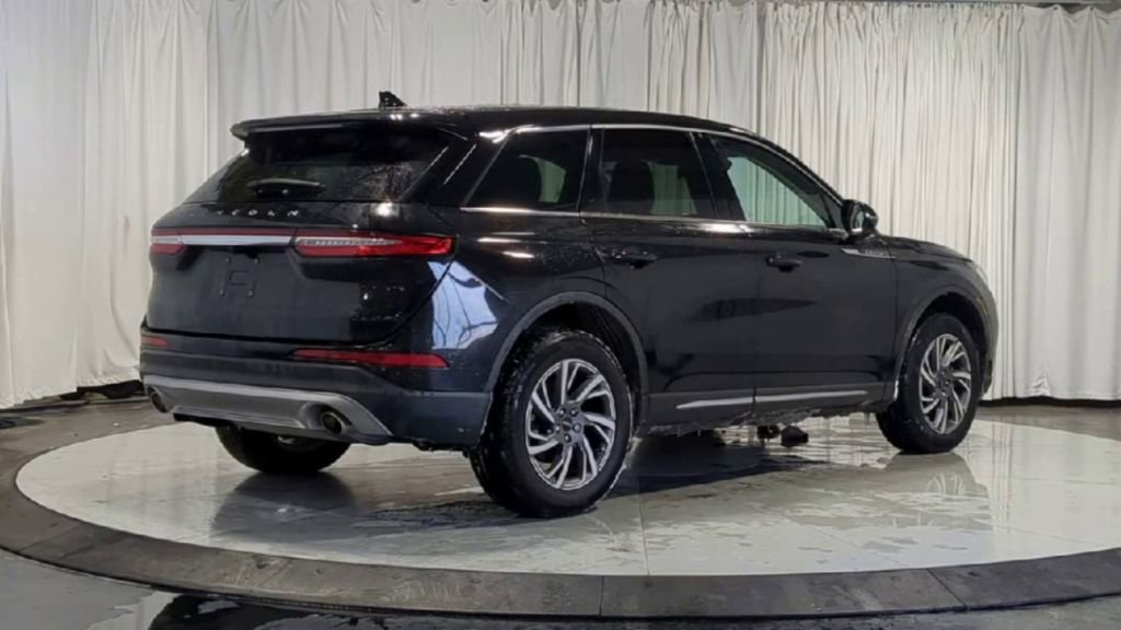 Thumbnail: 2023 Lincoln Corsair - 10